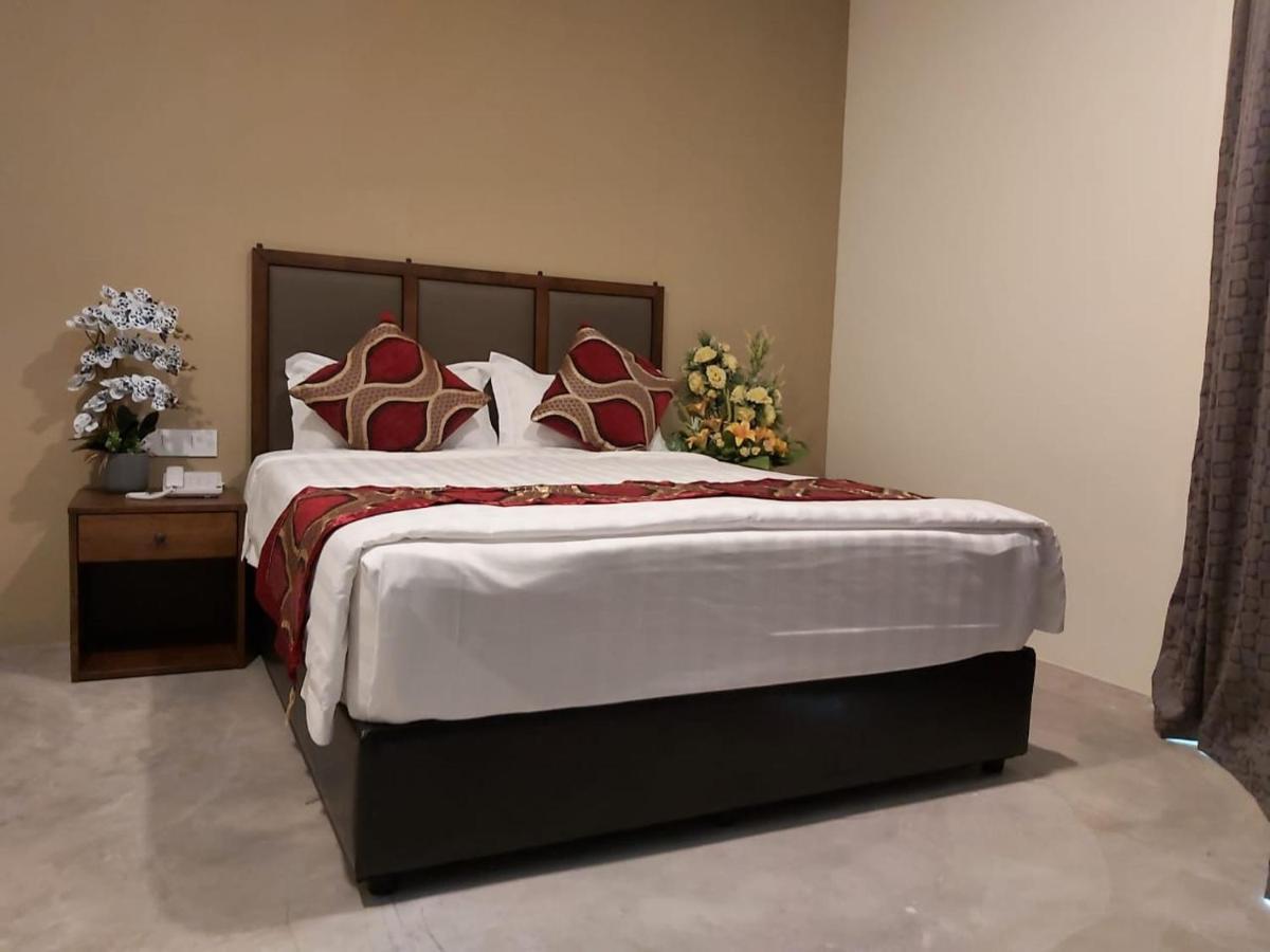 Kb Hotel Kepala Batas  Exterior foto